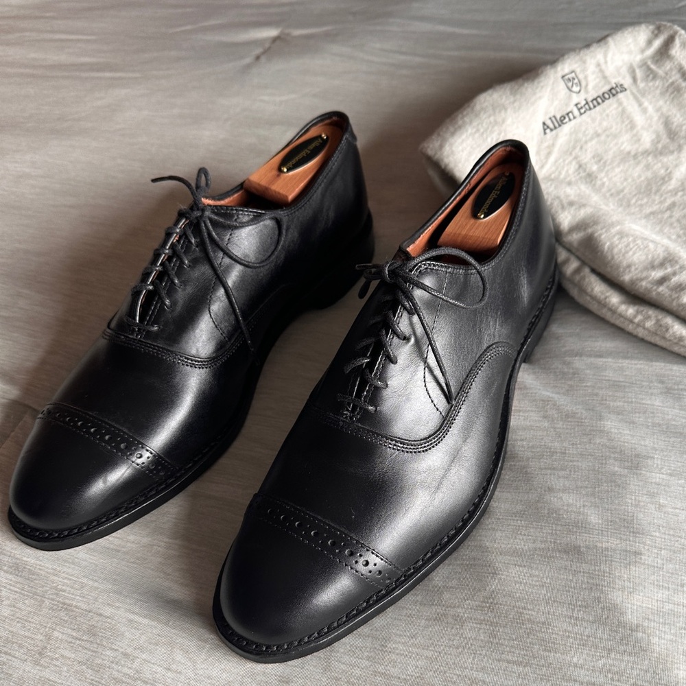 Allen Edmonds Men’s size 9 1/2 with name brand shoe horns